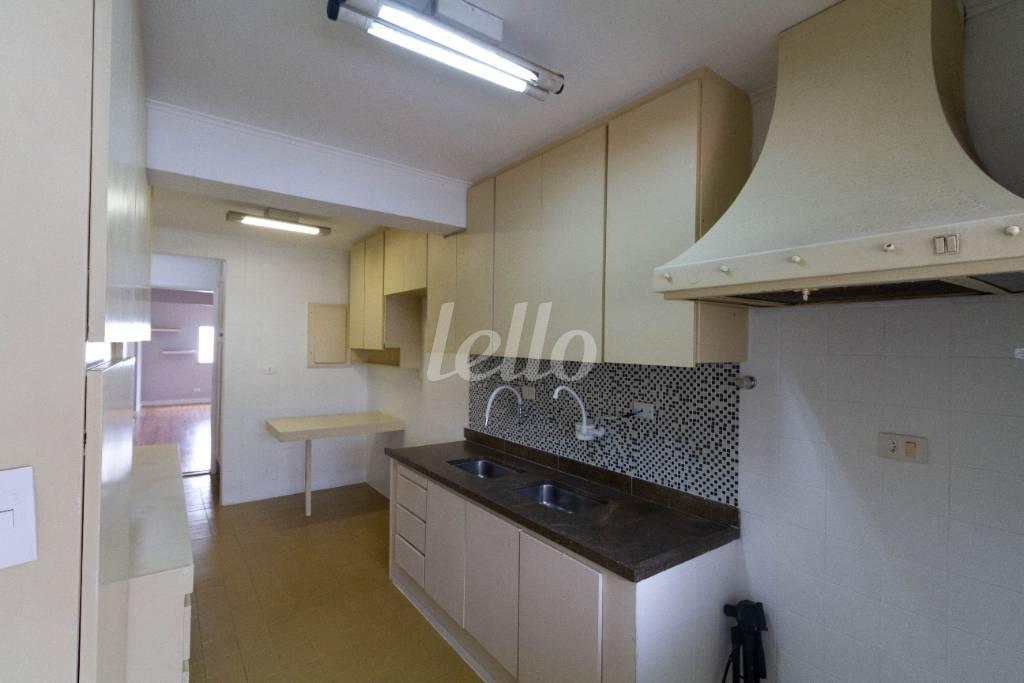 COZINHA de Apartamento para alugar, Padrão com 148 m², 4 quartos e 2 vagas em Itaim Bibi - São Paulo