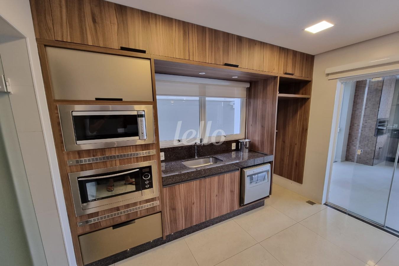 COZINHA EQUIPADA de Casa para alugar, em condomínio - sobrado com 280 m², 3 quartos e 4 vagas em Swiss Park - Campinas