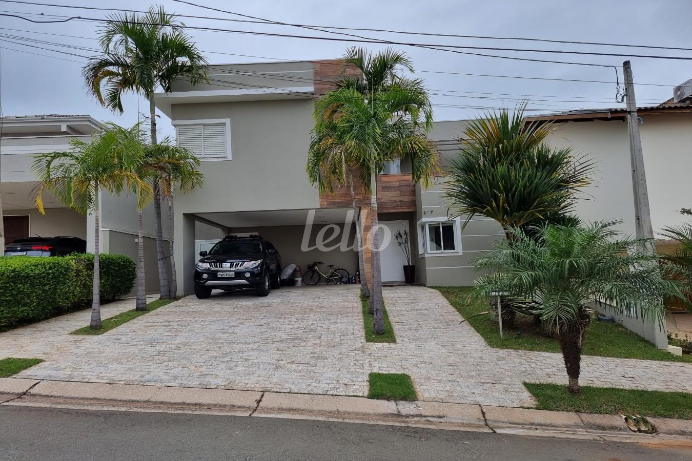 FACHADA de Casa para alugar, em condomínio - sobrado com 280 m², 3 quartos e 4 vagas em Swiss Park - Campinas