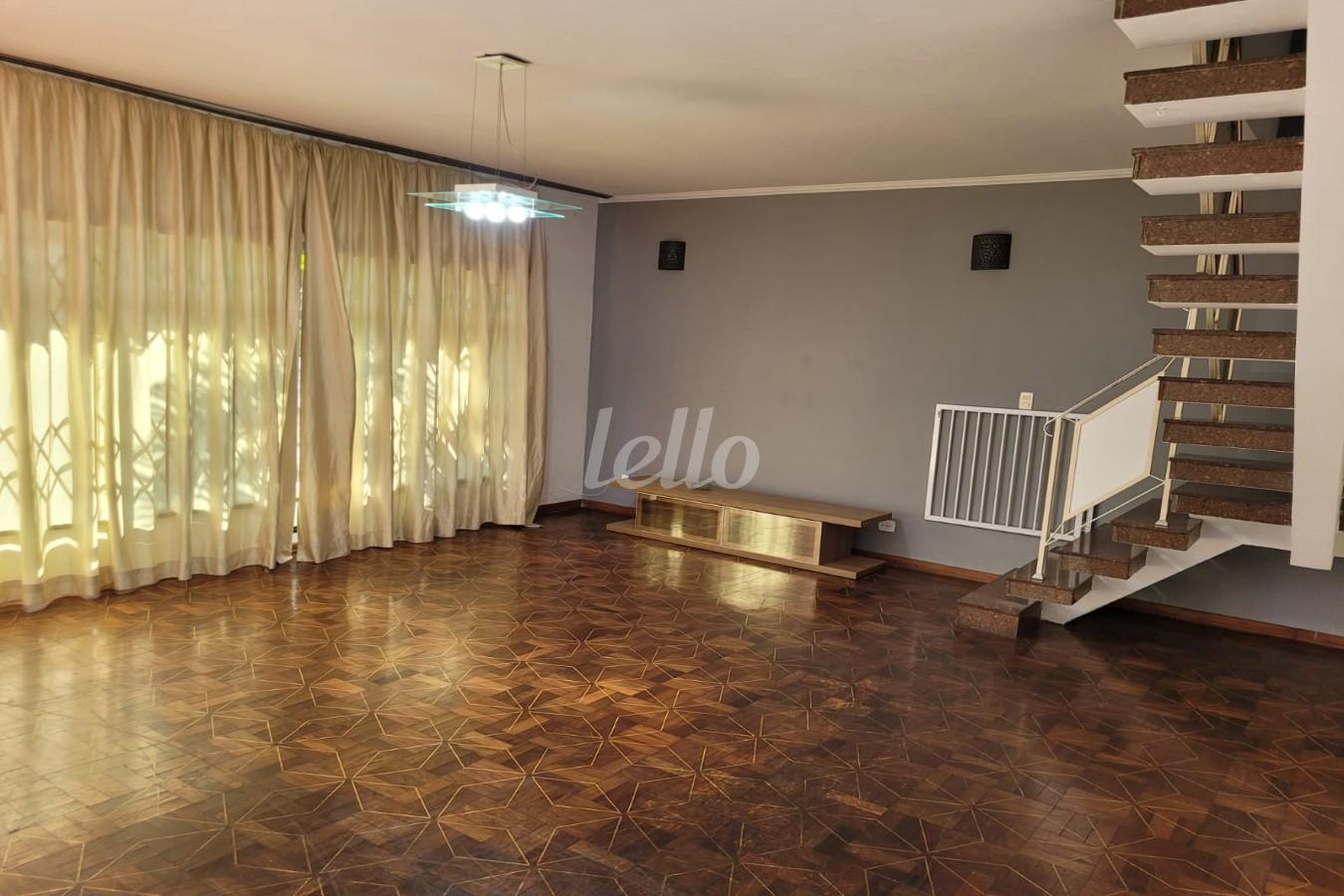 SALA de Casa à venda, sobrado com 220 m², 3 quartos e 5 vagas em Jardim Anália Franco - São Paulo