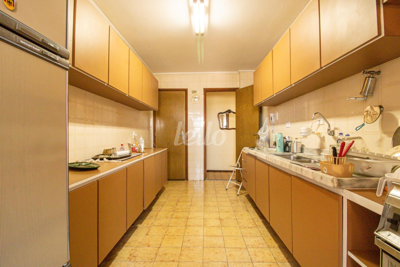 COZINHA de Apartamento para alugar, Padrão com 135 m², 2 quartos e 1 vaga em Santo Amaro - São Paulo