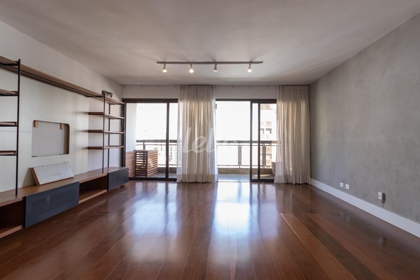 SALA de Apartamento à venda, Padrão com 265 m², 4 quartos e 3 vagas em Pinheiros - São Paulo