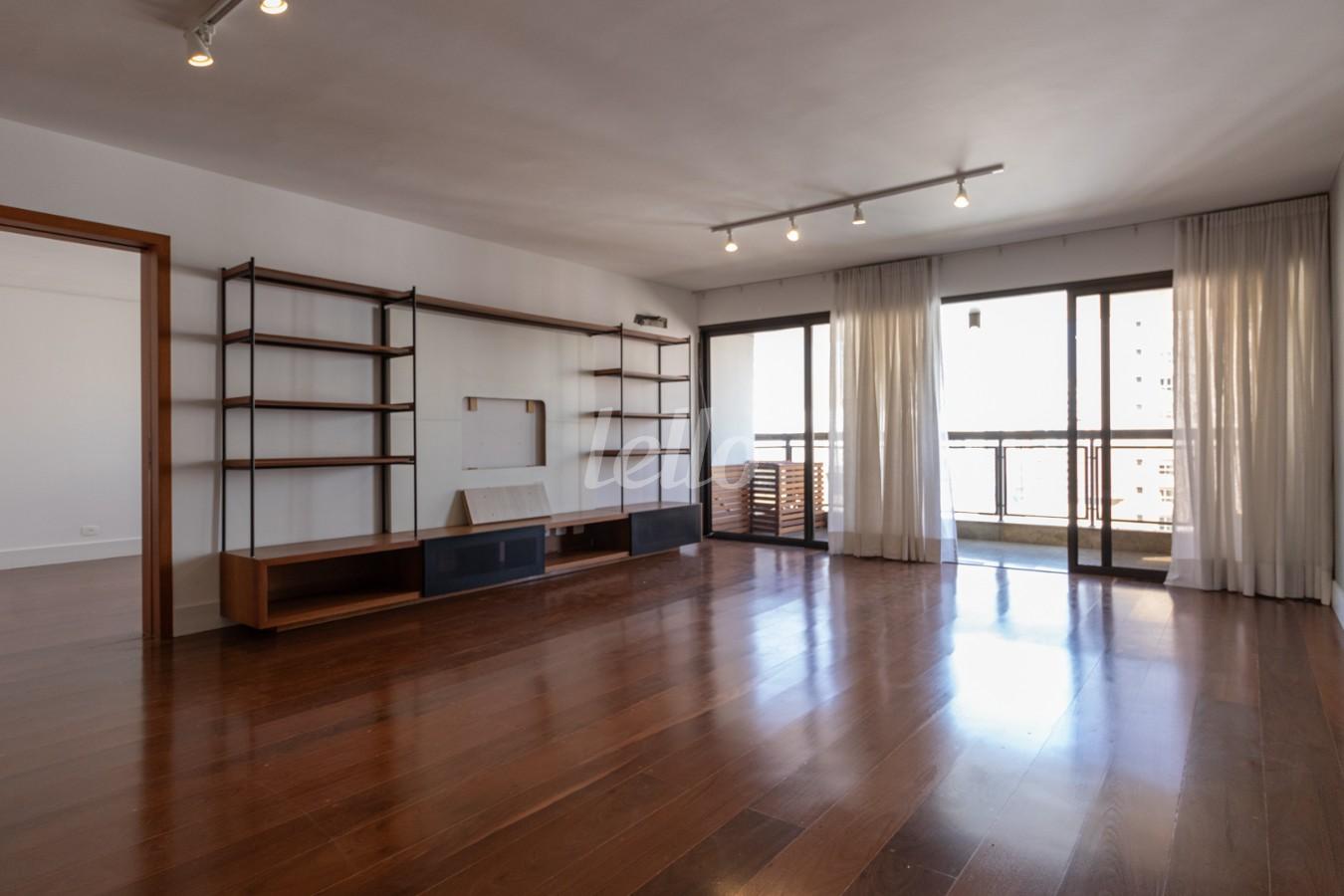 SALA de Apartamento à venda, Padrão com 265 m², 4 quartos e 3 vagas em Pinheiros - São Paulo