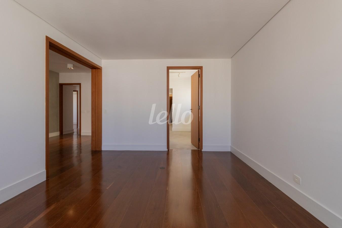 SALA de Apartamento à venda, Padrão com 265 m², 4 quartos e 3 vagas em Pinheiros - São Paulo