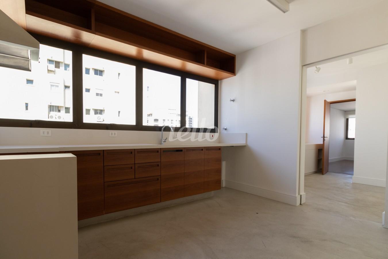 COZINHA de Apartamento à venda, Padrão com 265 m², 4 quartos e 3 vagas em Pinheiros - São Paulo