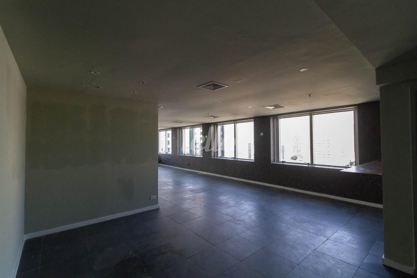 SALA de Sala / Conjunto para alugar, Padrão com 150 m², e 3 vagas em Vila Mariana - São Paulo