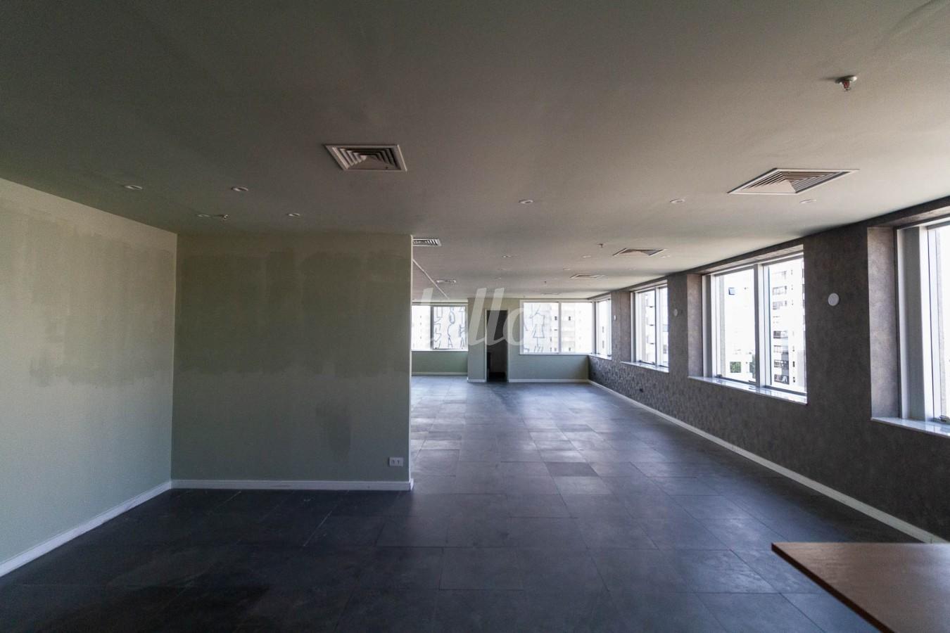 SALA de Sala / Conjunto para alugar, Padrão com 150 m², e 3 vagas em Vila Mariana - São Paulo