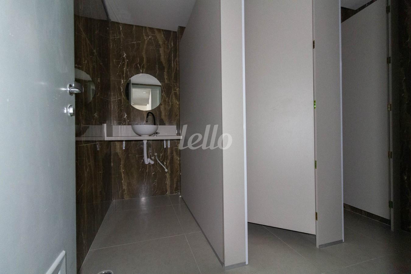 BANHEIRO SOCIAL de Sala / Conjunto para alugar, Padrão com 150 m², e 3 vagas em Vila Mariana - São Paulo