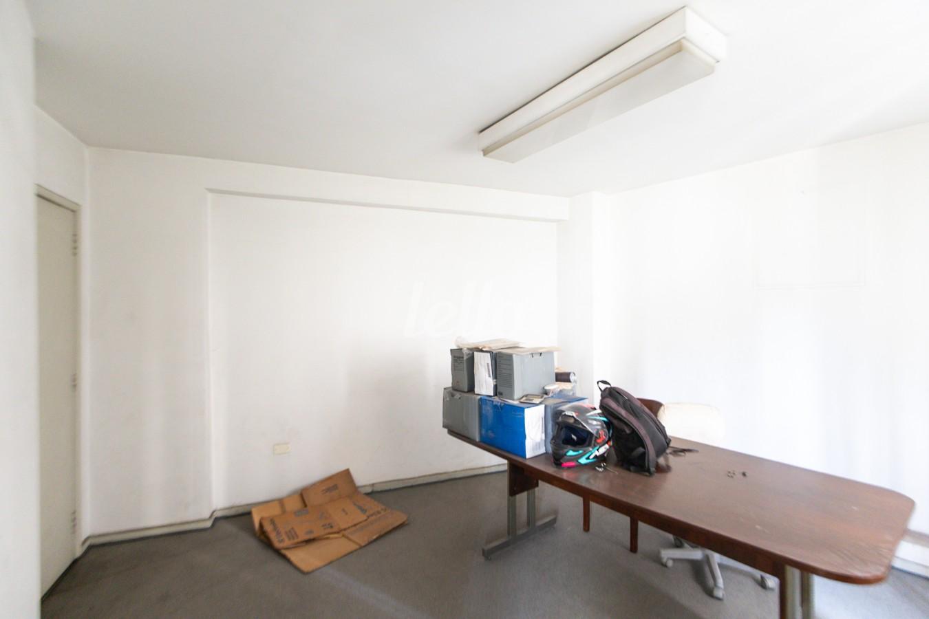 SALA de Sala / Conjunto para alugar, Padrão com 110 m², e em Centro - São Paulo