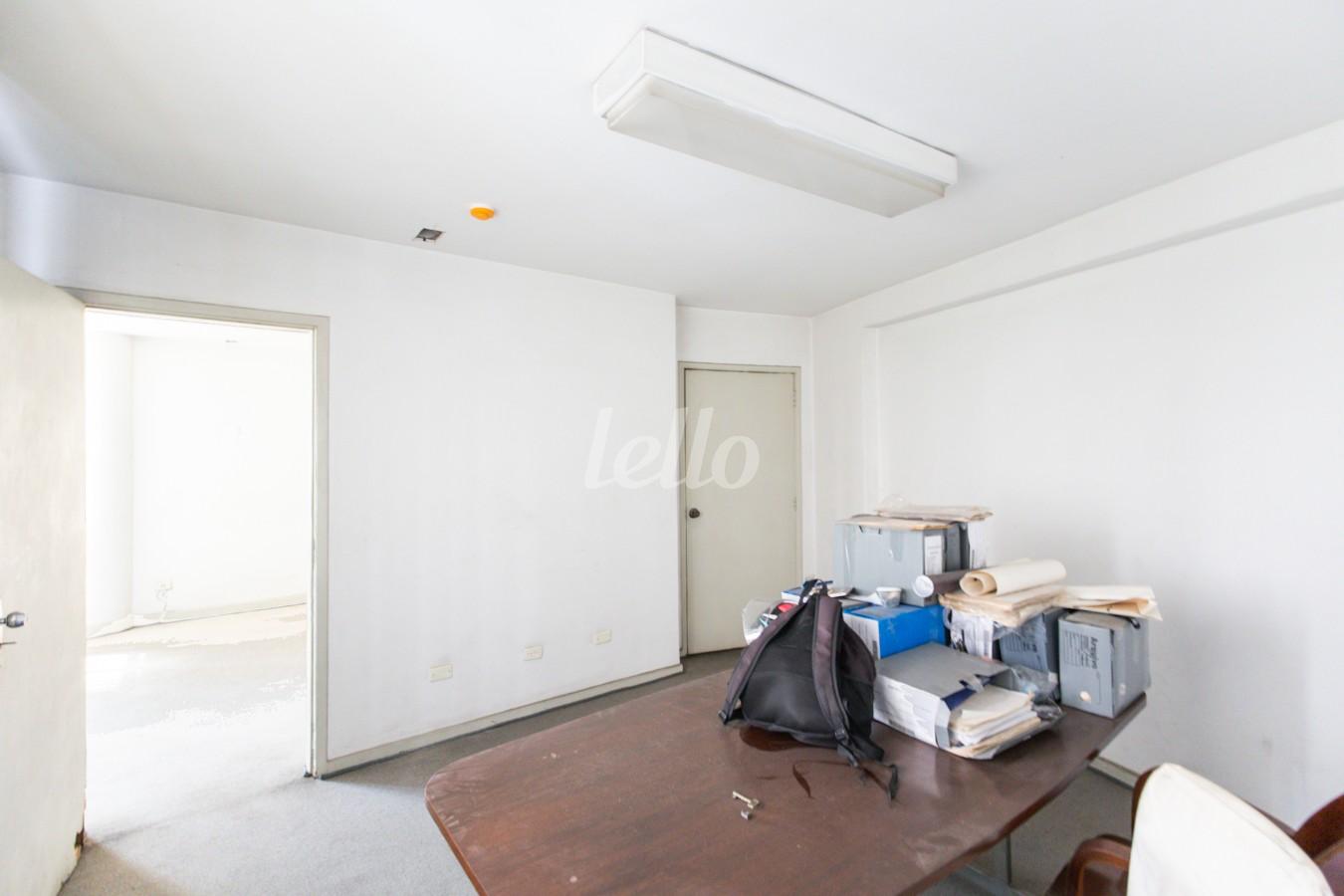 SALA de Sala / Conjunto para alugar, Padrão com 110 m², e em Centro - São Paulo