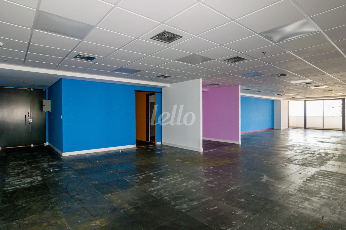 01SALA_003 de Sala / Conjunto para alugar, Padrão com 322 m², e em Várzea da Barra Funda - São Paulo