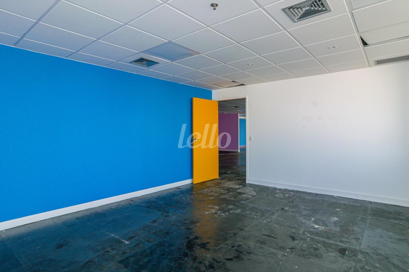 01SALA_004 de Sala / Conjunto para alugar, Padrão com 322 m², e em Várzea da Barra Funda - São Paulo