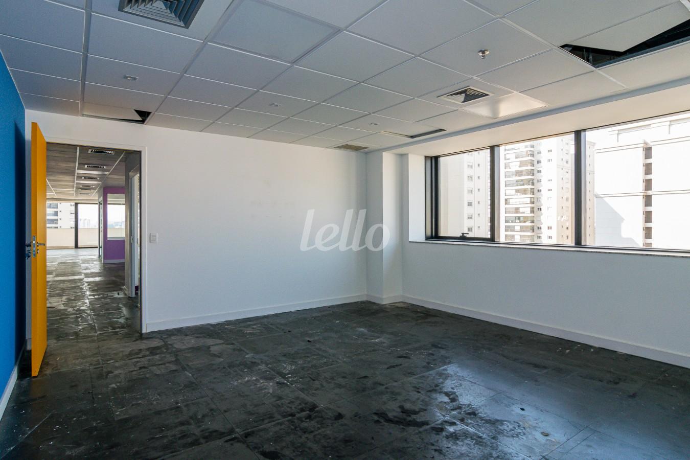 01SALA_005 de Sala / Conjunto para alugar, Padrão com 322 m², e em Várzea da Barra Funda - São Paulo