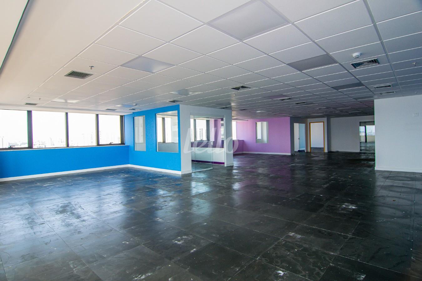 01SALA_008 de Sala / Conjunto para alugar, Padrão com 322 m², e em Várzea da Barra Funda - São Paulo