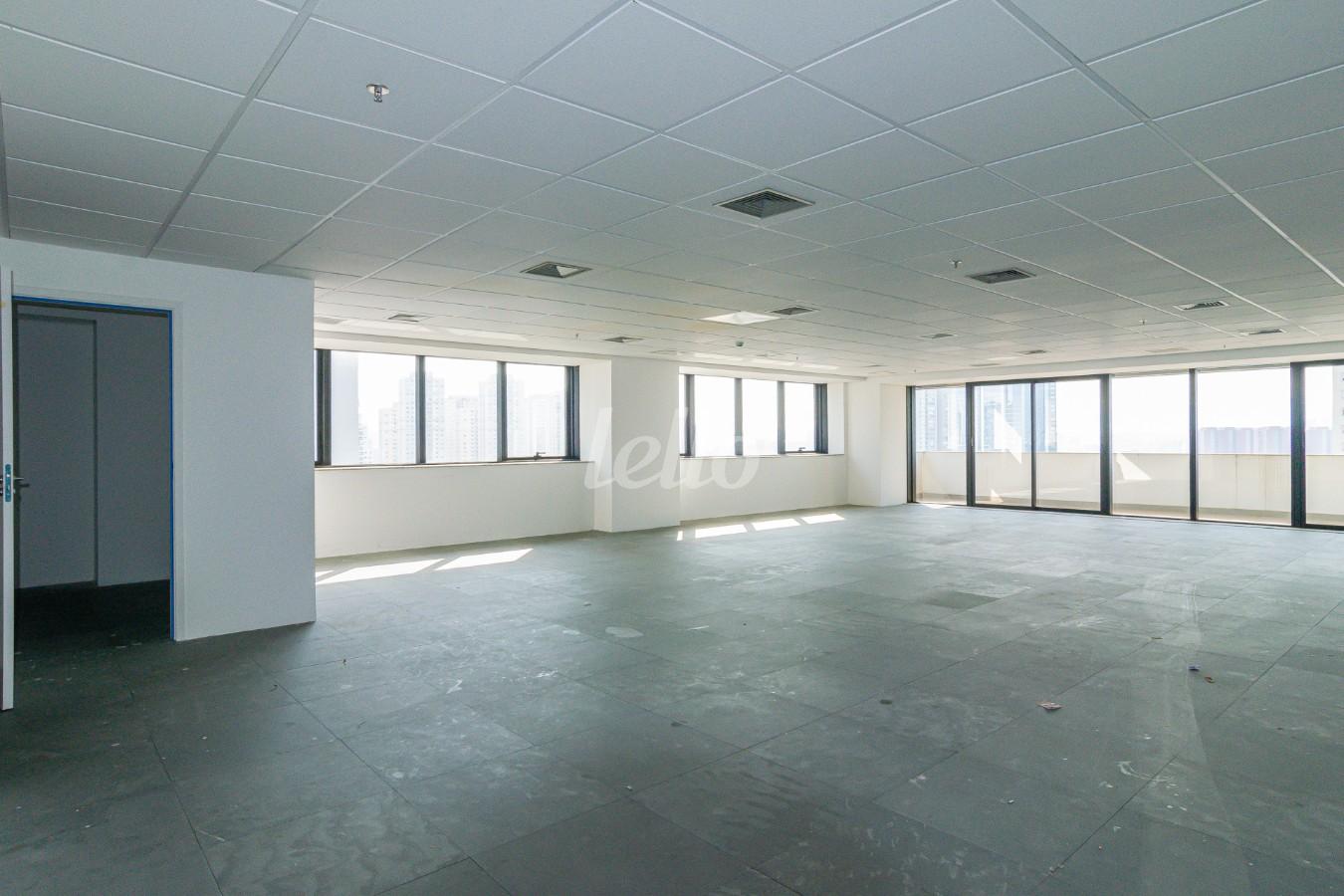 01SALA_001 de Sala / Conjunto para alugar, Padrão com 211 m², e em Várzea da Barra Funda - São Paulo