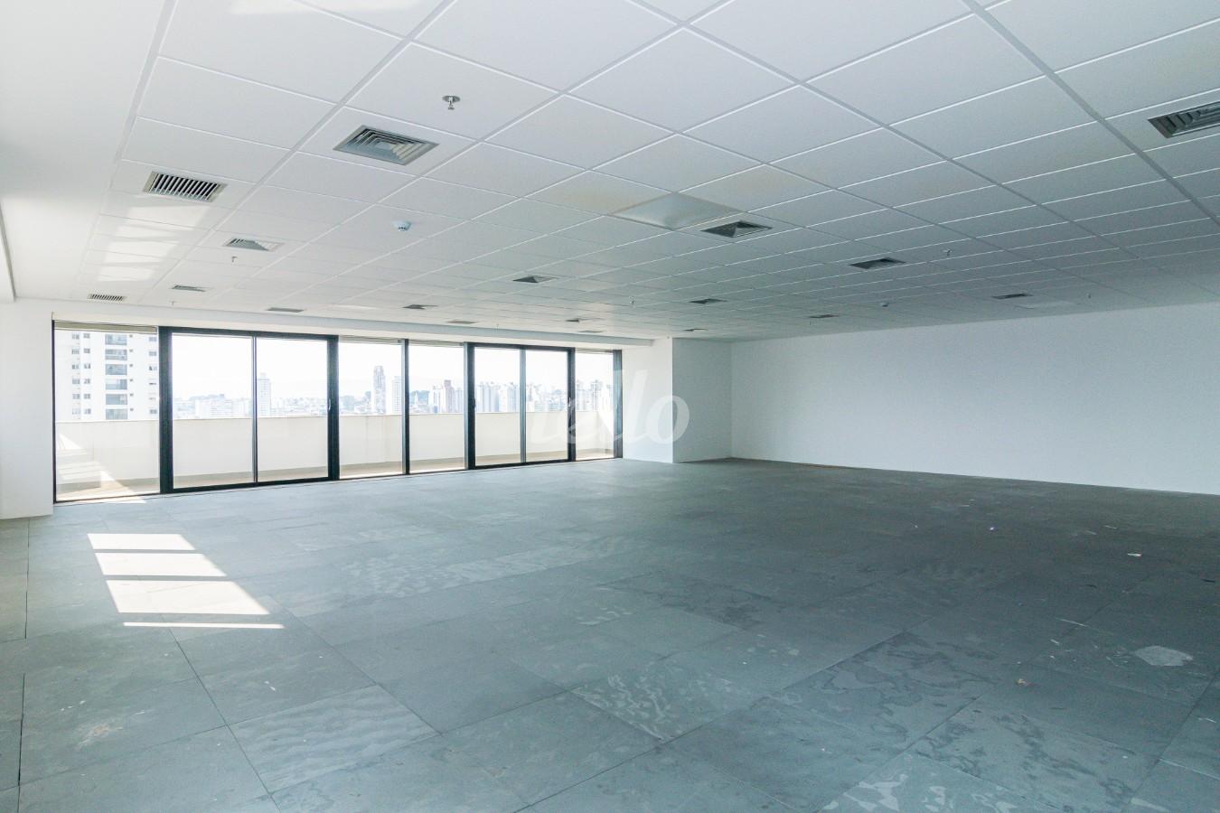 01SALA_003 de Sala / Conjunto para alugar, Padrão com 211 m², e em Várzea da Barra Funda - São Paulo