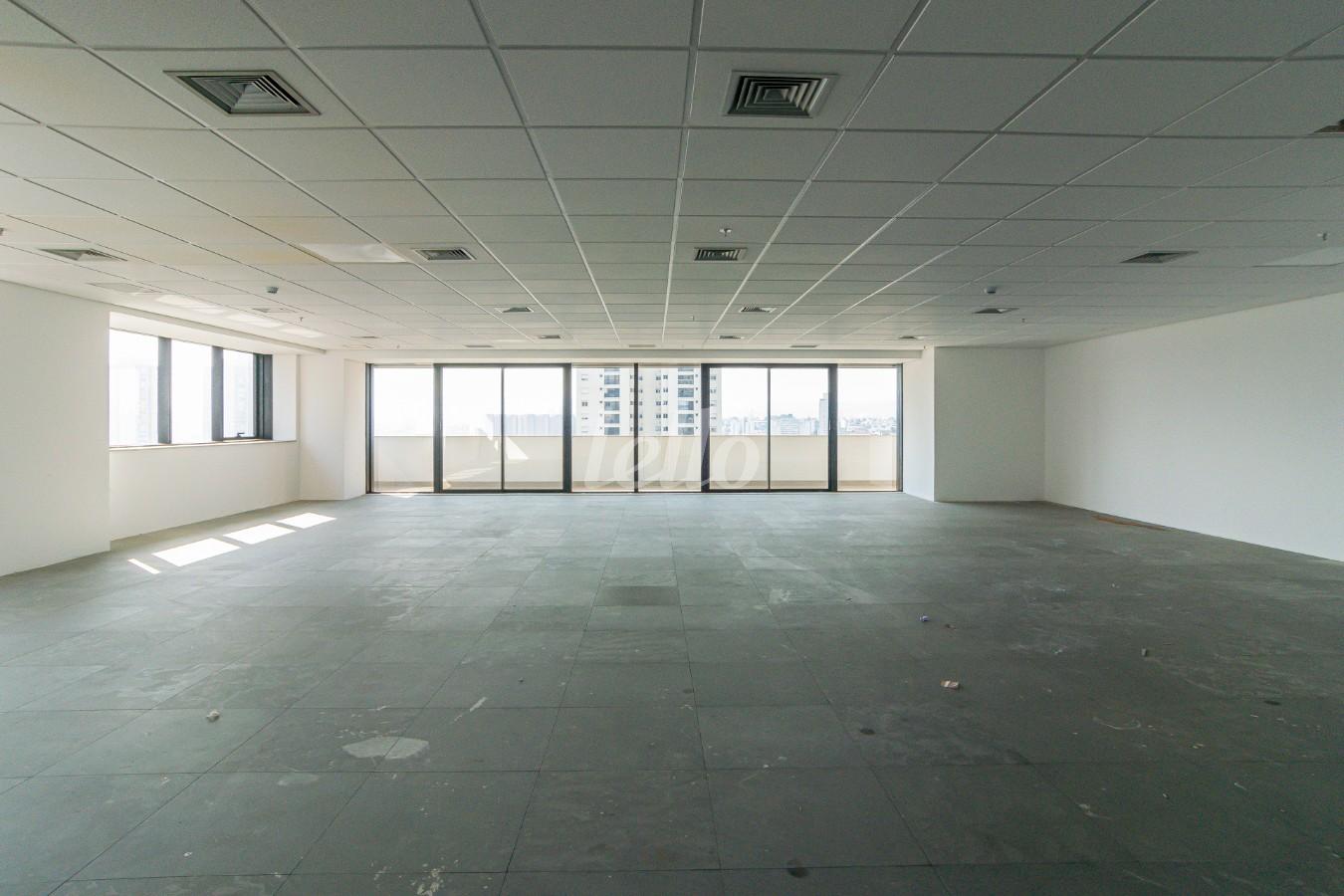 01SALA_002 de Sala / Conjunto para alugar, Padrão com 211 m², e em Várzea da Barra Funda - São Paulo