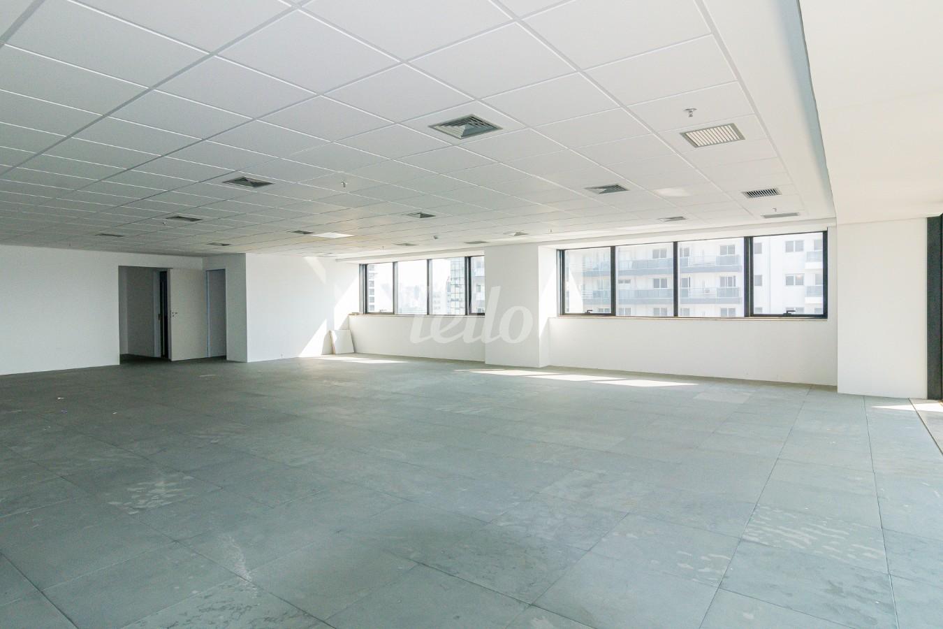 01SALA_005 de Sala / Conjunto para alugar, Padrão com 211 m², e em Várzea da Barra Funda - São Paulo