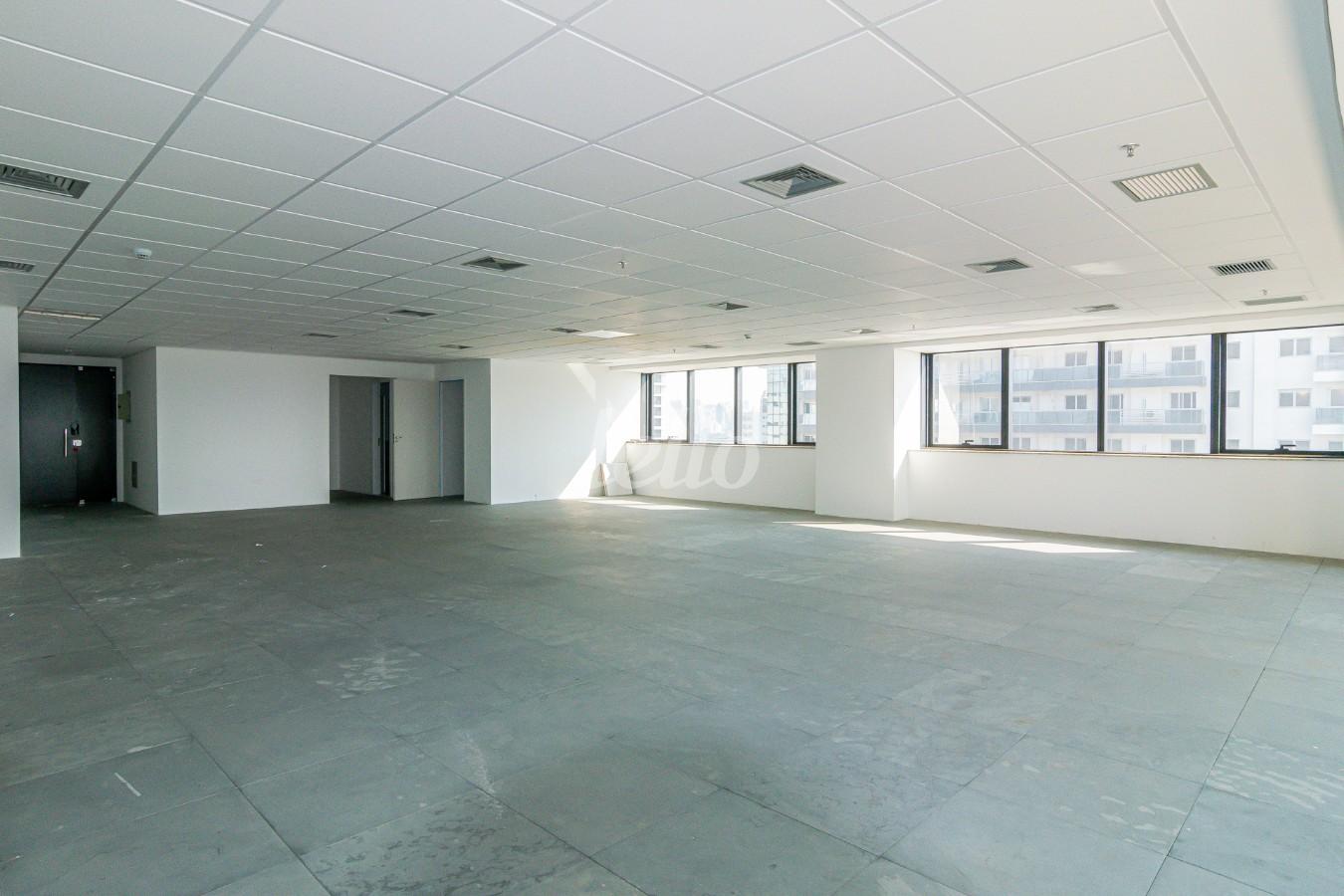 01SALA_006 de Sala / Conjunto para alugar, Padrão com 211 m², e em Várzea da Barra Funda - São Paulo