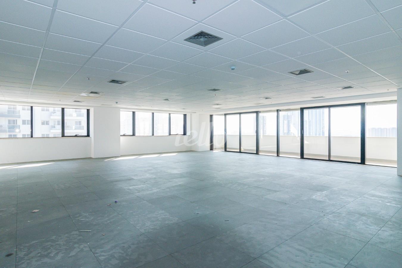 01SALA_007 de Sala / Conjunto para alugar, Padrão com 211 m², e em Várzea da Barra Funda - São Paulo