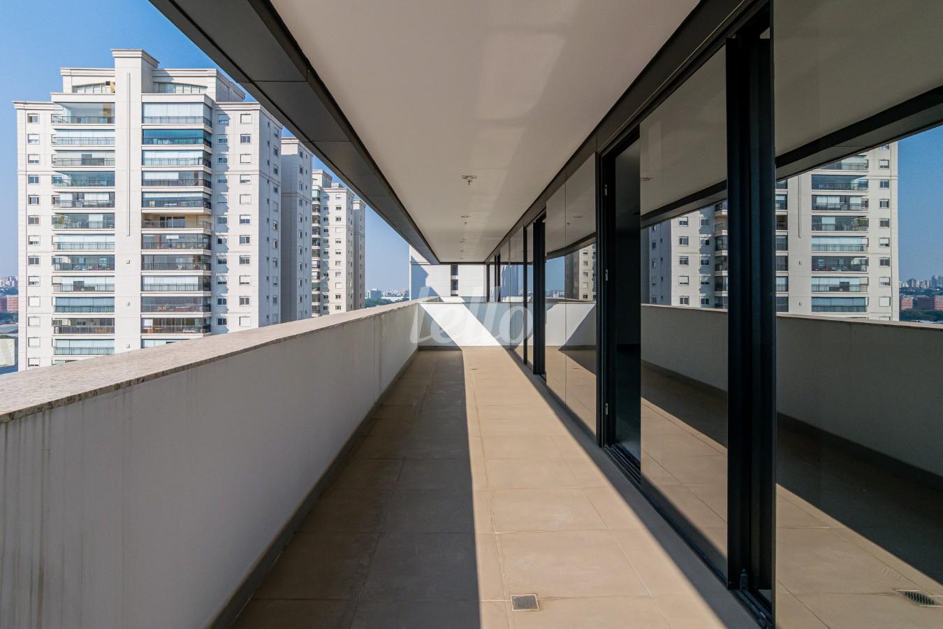 02SACADAVARANDA_001 de Sala / Conjunto para alugar, Padrão com 211 m², e em Várzea da Barra Funda - São Paulo