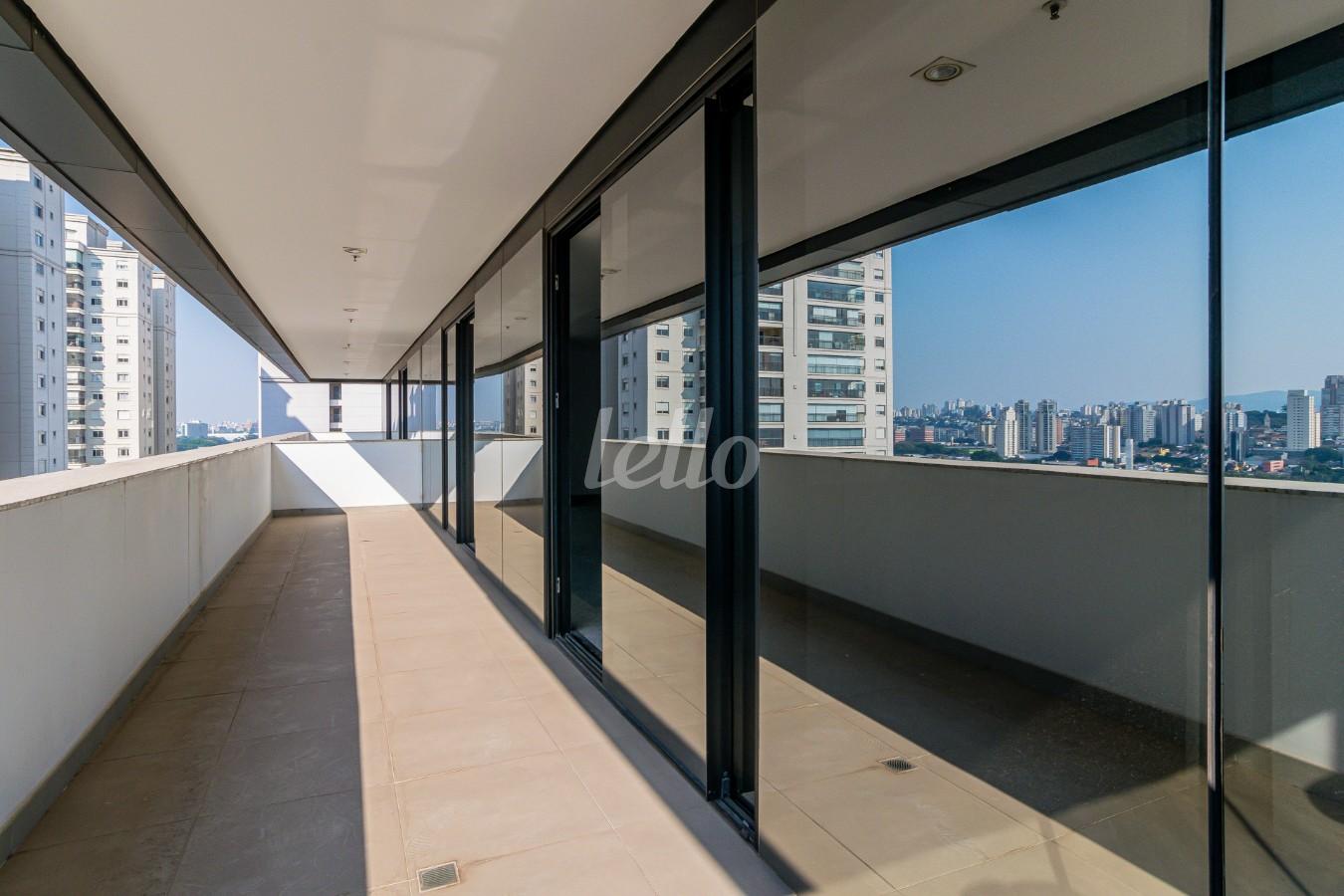 02SACADAVARANDA_002 de Sala / Conjunto para alugar, Padrão com 211 m², e em Várzea da Barra Funda - São Paulo