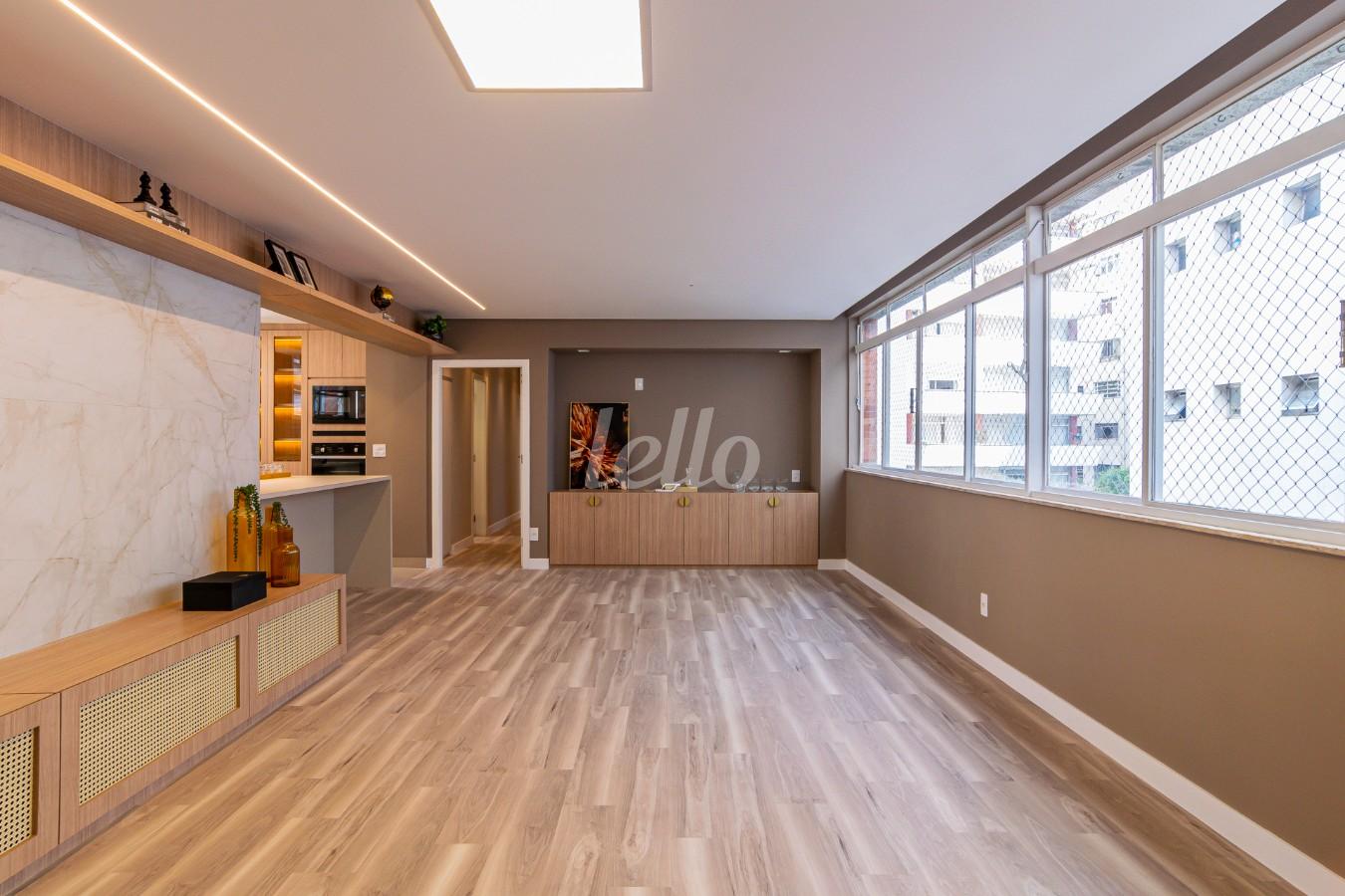 SALA de Apartamento à venda, Padrão com 141 m², 3 quartos e 1 vaga em Santa Cecília - São Paulo