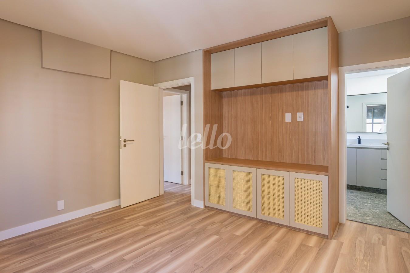 SUITE de Apartamento à venda, Padrão com 141 m², 3 quartos e 1 vaga em Santa Cecília - São Paulo