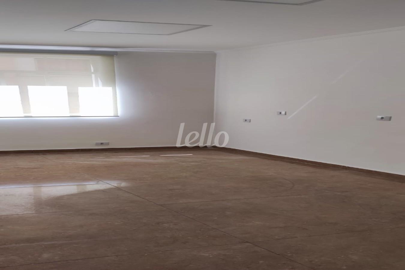 SALA de Sala / Conjunto para alugar, Padrão com 43 m², e em República - São Paulo