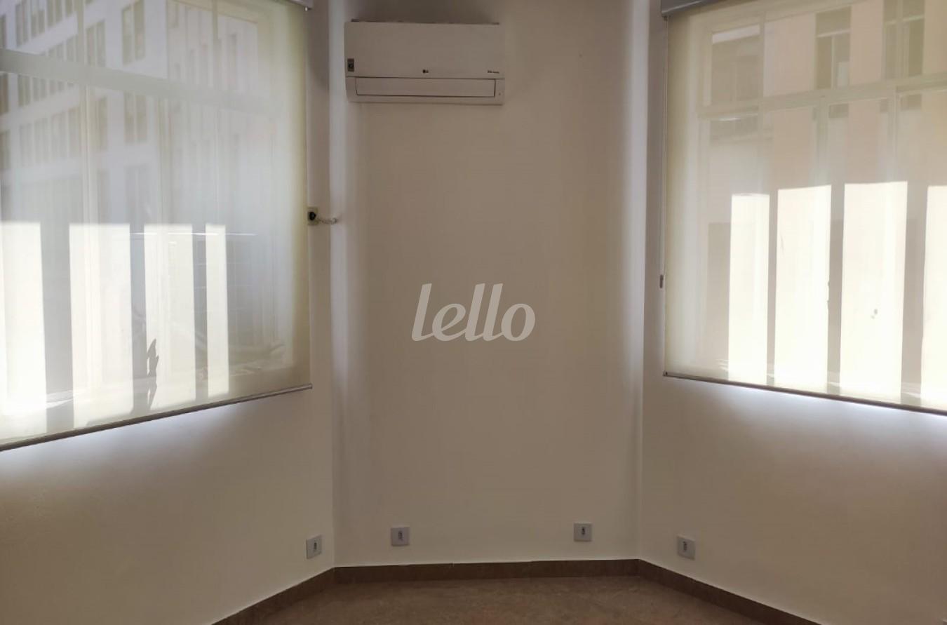 SALA de Sala / Conjunto para alugar, Padrão com 43 m², e em República - São Paulo