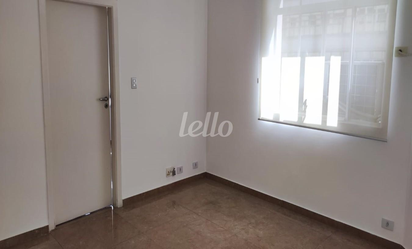 SALA de Sala / Conjunto para alugar, Padrão com 43 m², e em República - São Paulo