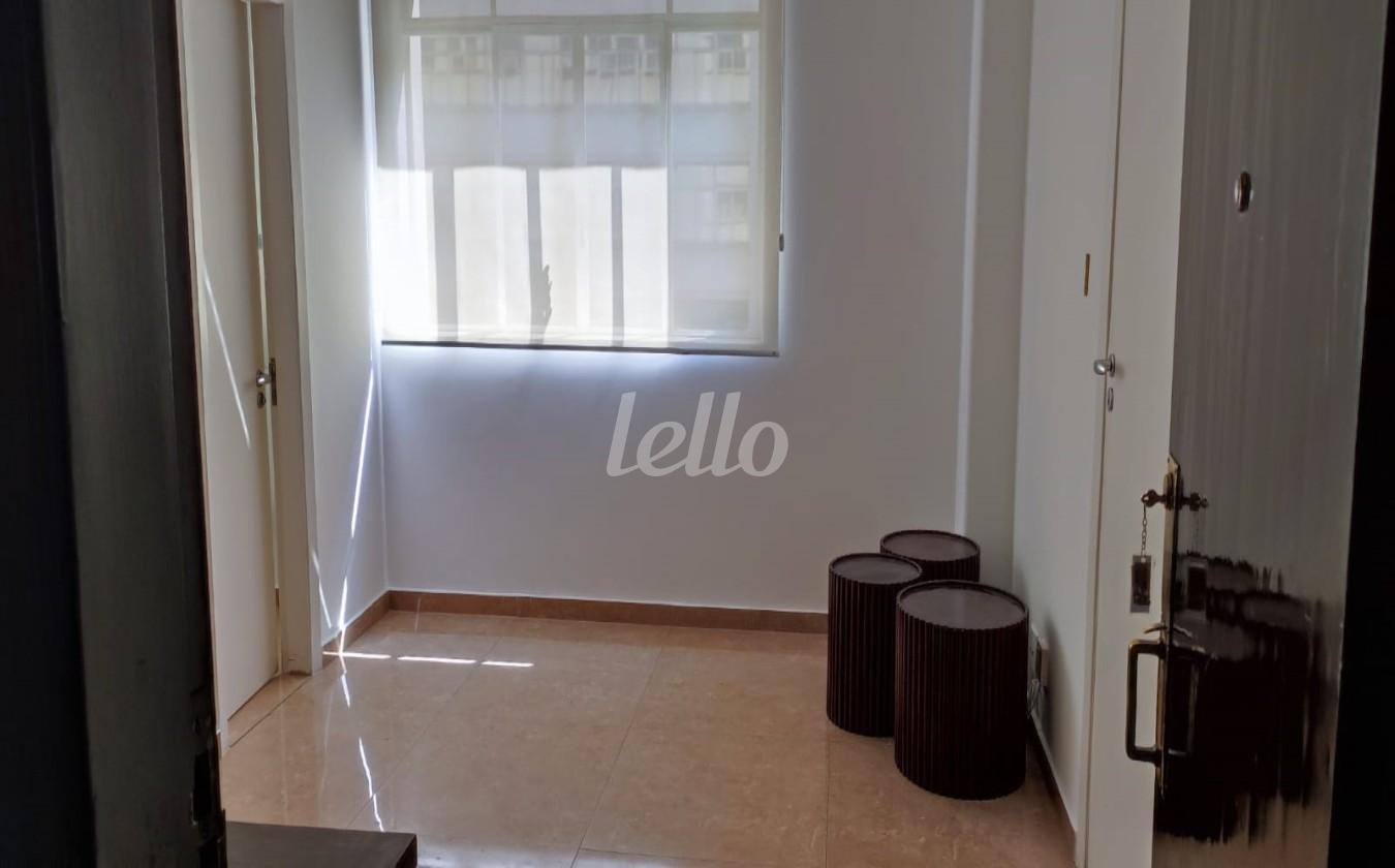 SALA de Sala / Conjunto para alugar, Padrão com 43 m², e em República - São Paulo