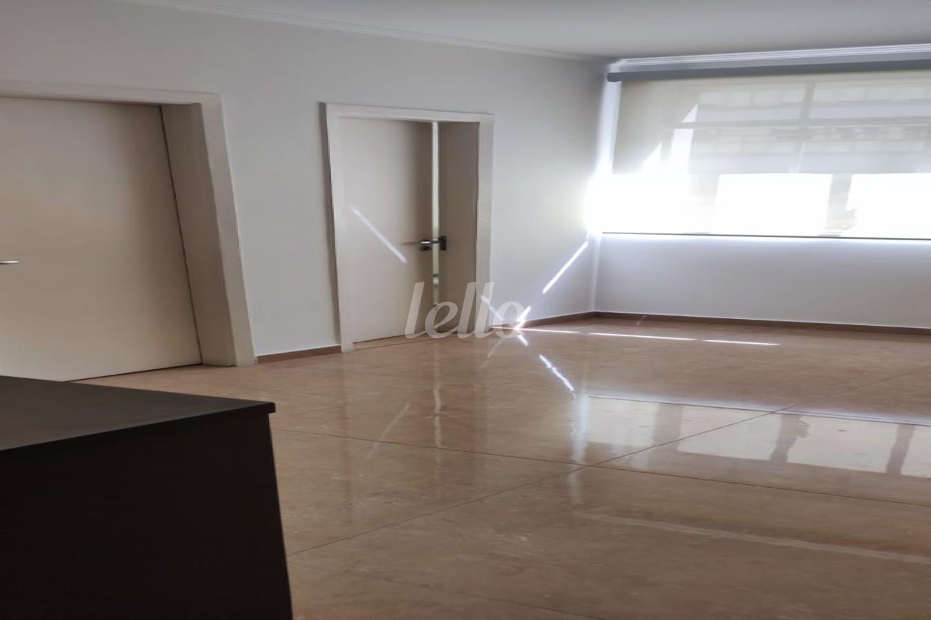 SALA de Sala / Conjunto para alugar, Padrão com 43 m², e em República - São Paulo