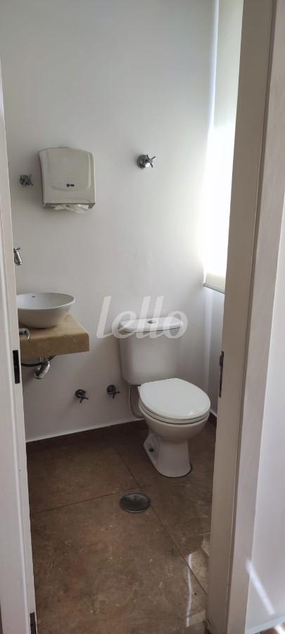 BANHEIRO de Sala / Conjunto para alugar, Padrão com 43 m², e em República - São Paulo