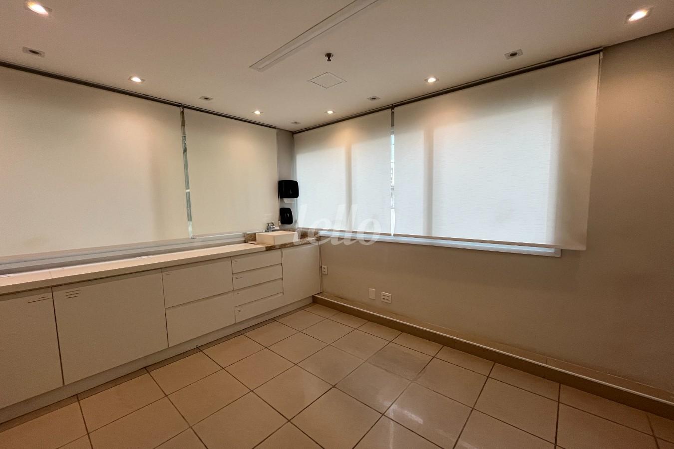 SALA de Sala / Conjunto para alugar, Padrão com 41 m², e 1 vaga em Bela Vista - São Paulo