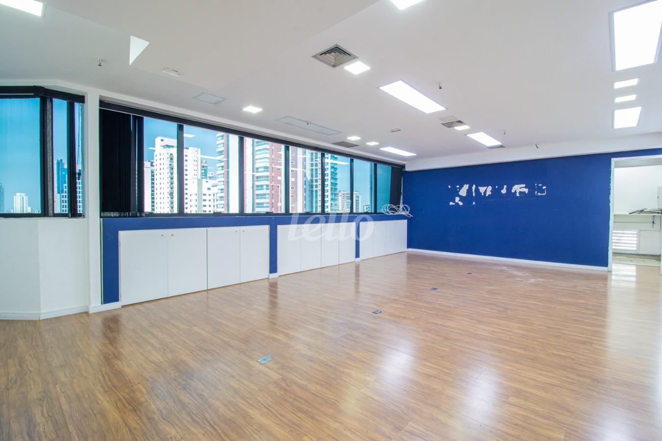 SALA de Sala / Conjunto para alugar, Padrão com 85 m², e 3 vagas em Vila Gomes Cardim - São Paulo