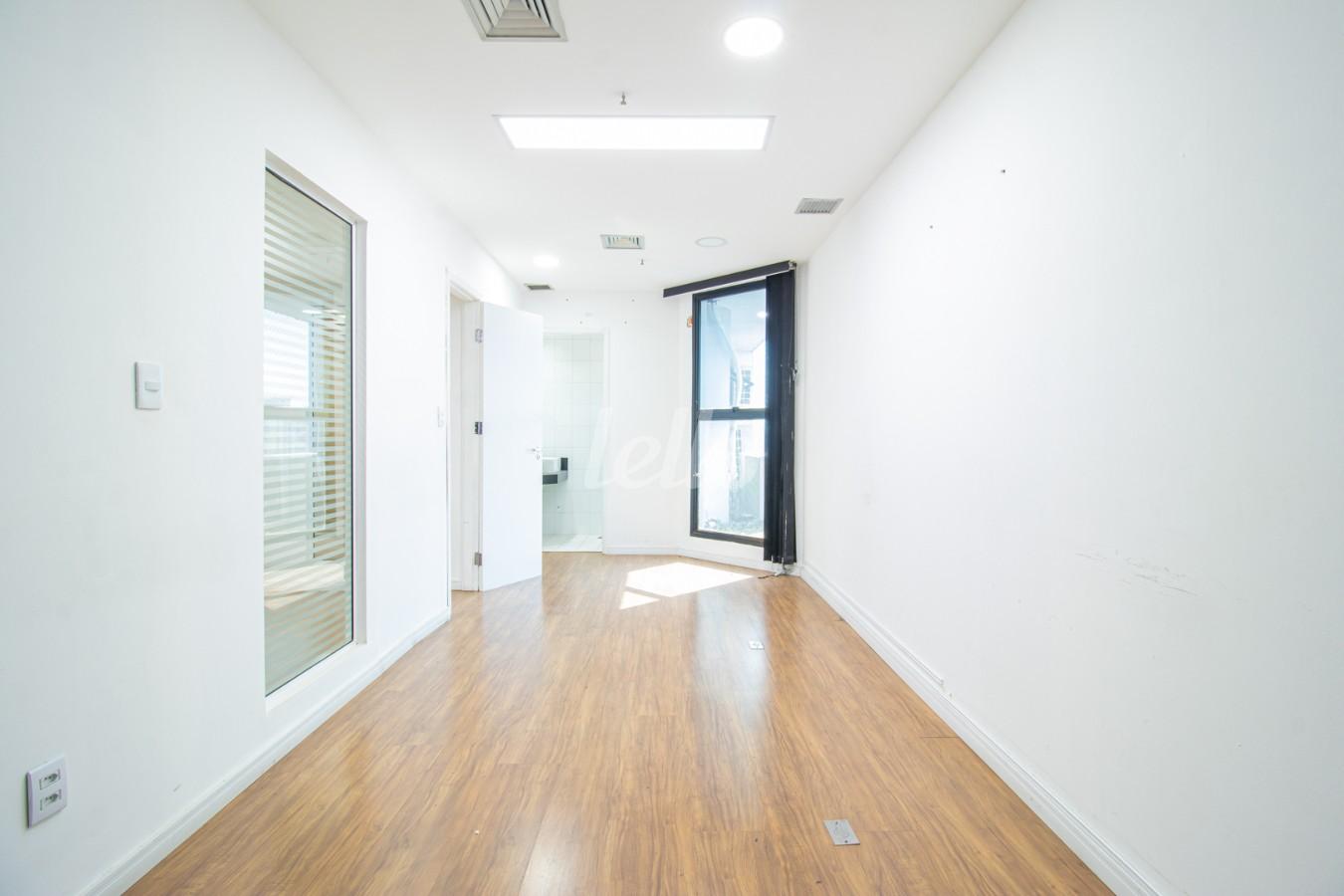 SALA de Sala / Conjunto para alugar, Padrão com 85 m², e 3 vagas em Vila Gomes Cardim - São Paulo