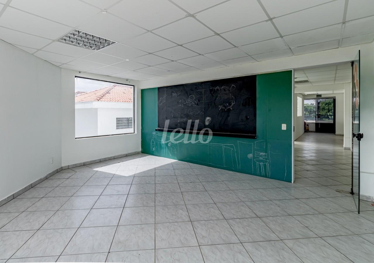 SALA de Prédio Comercial para alugar, Monousuário com 1000 m², e 25 vagas em Alto da Lapa - São Paulo