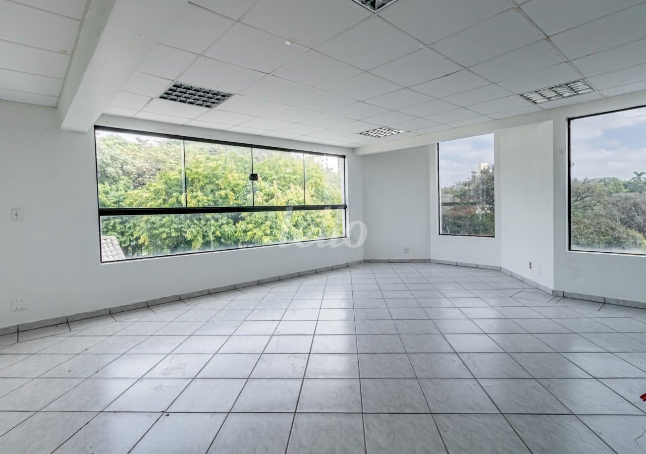 SALA de Prédio Comercial para alugar, Monousuário com 1000 m², e 25 vagas em Alto da Lapa - São Paulo