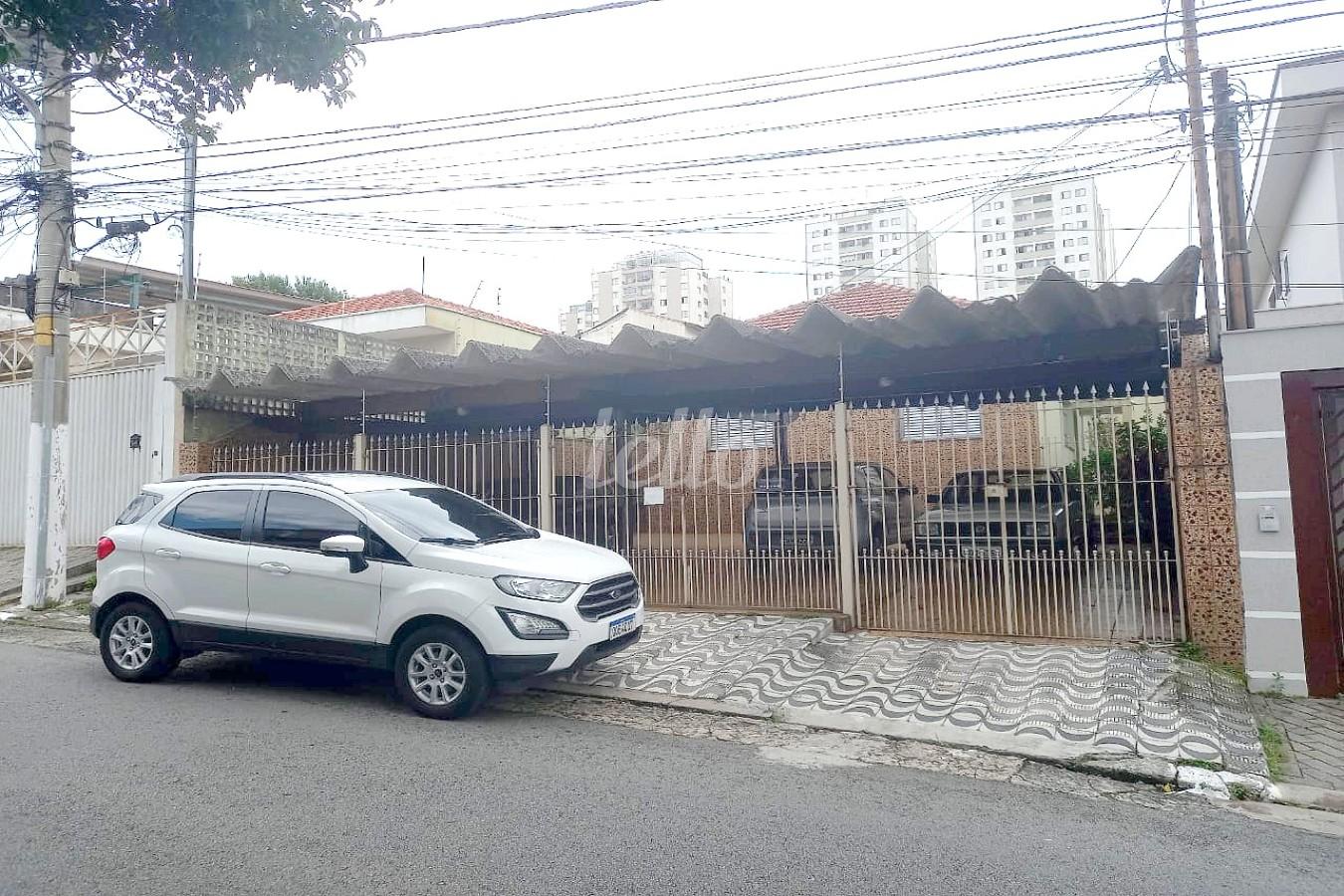 FACHADA de Casa à venda, térrea com 294 m², 3 quartos e 4 vagas em Vila Prudente - São Paulo