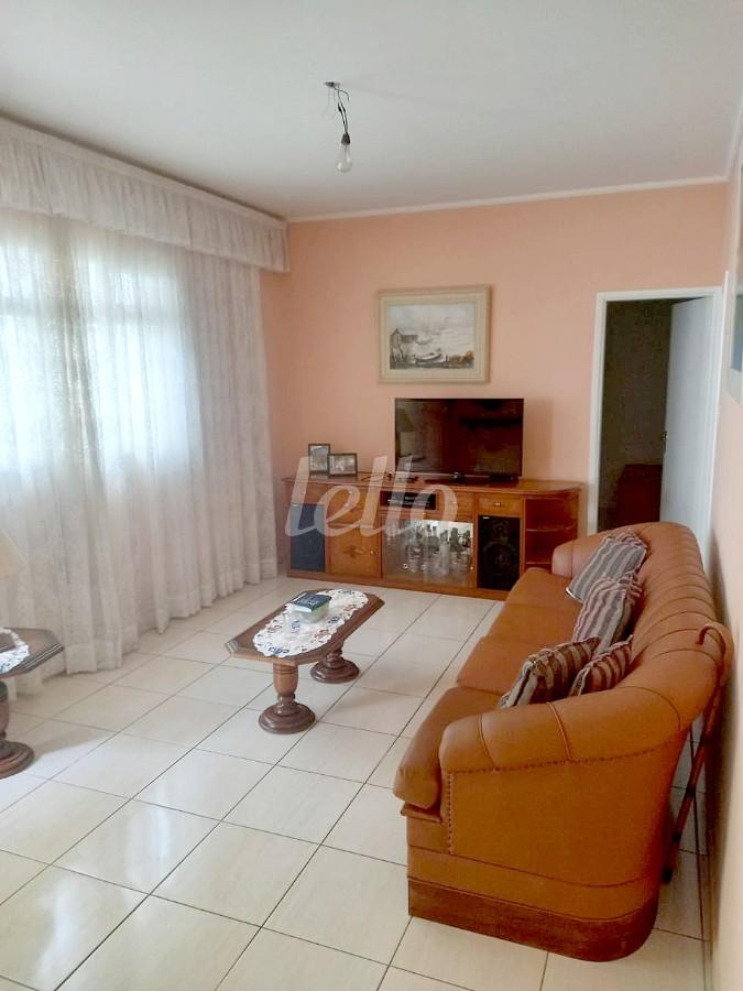 SALA de Casa à venda, térrea com 294 m², 3 quartos e 4 vagas em Vila Prudente - São Paulo