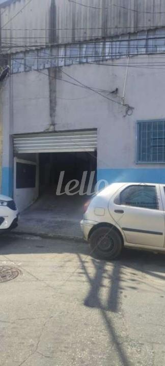 ENTRADA de Galpão/Armazém à venda, Padrão com 200 m², e 4 vagas em Vila Prudente - São Paulo