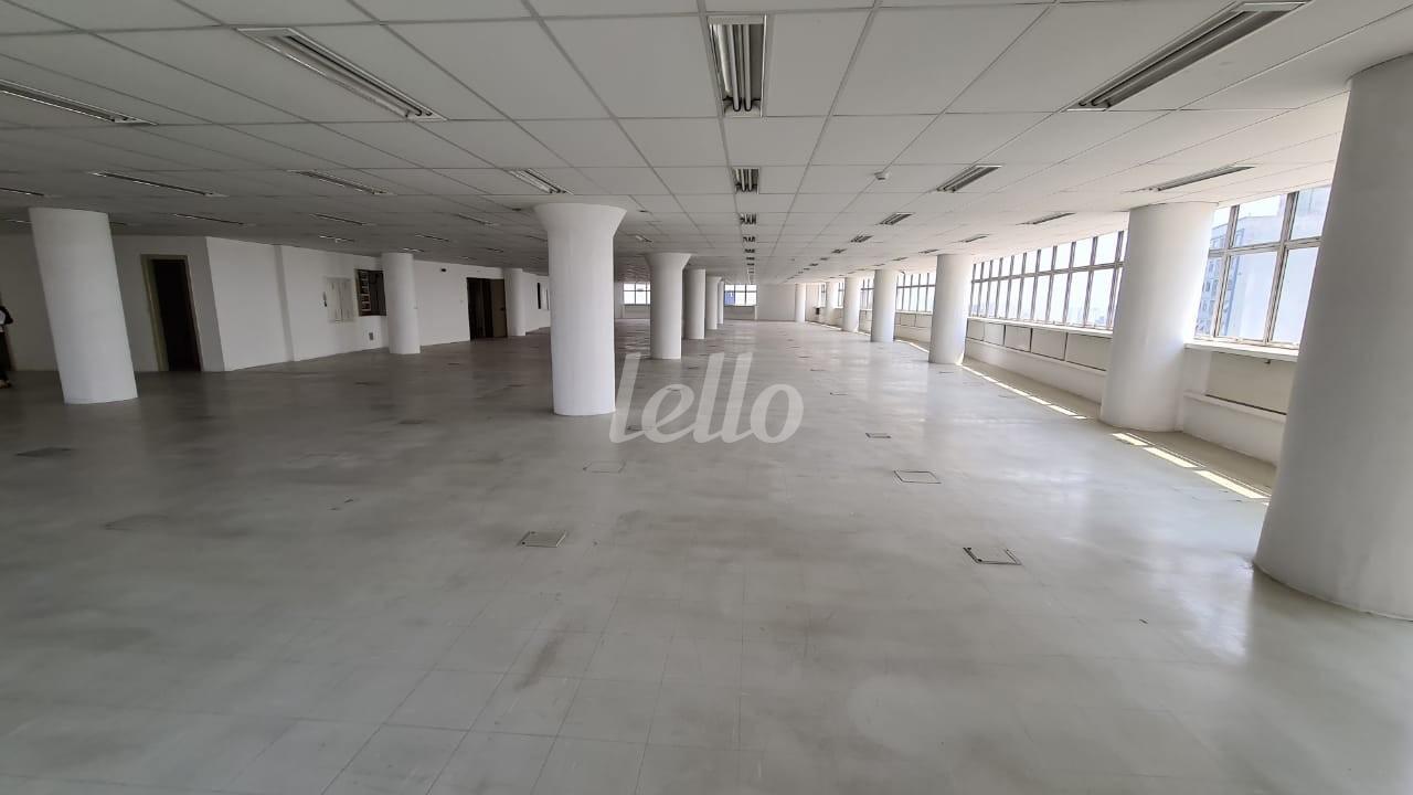 ANDAR de Sala / Conjunto para alugar, Padrão com 840 m², e em República - São Paulo