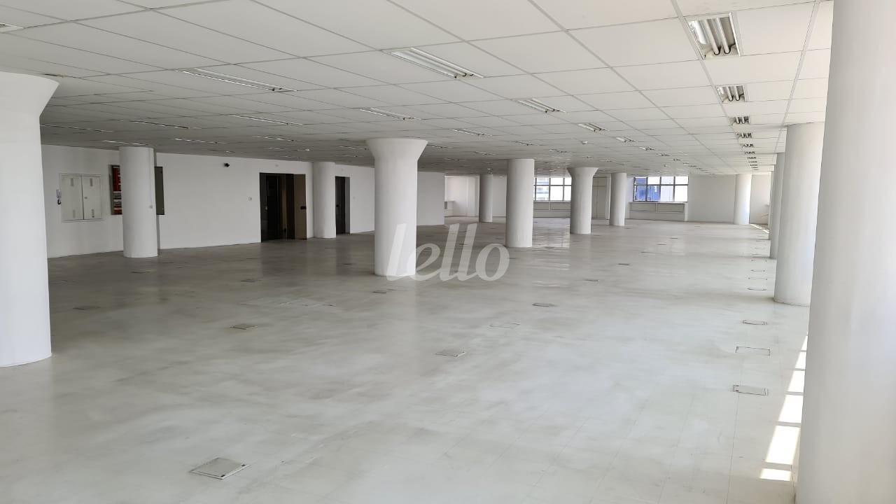 ANDAR de Sala / Conjunto para alugar, Padrão com 840 m², e em República - São Paulo