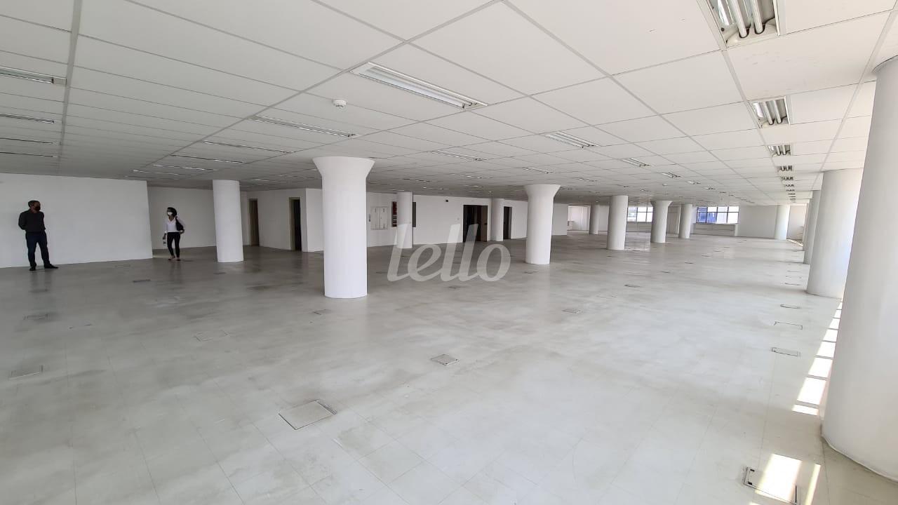 ANDAR de Sala / Conjunto para alugar, Padrão com 840 m², e em República - São Paulo