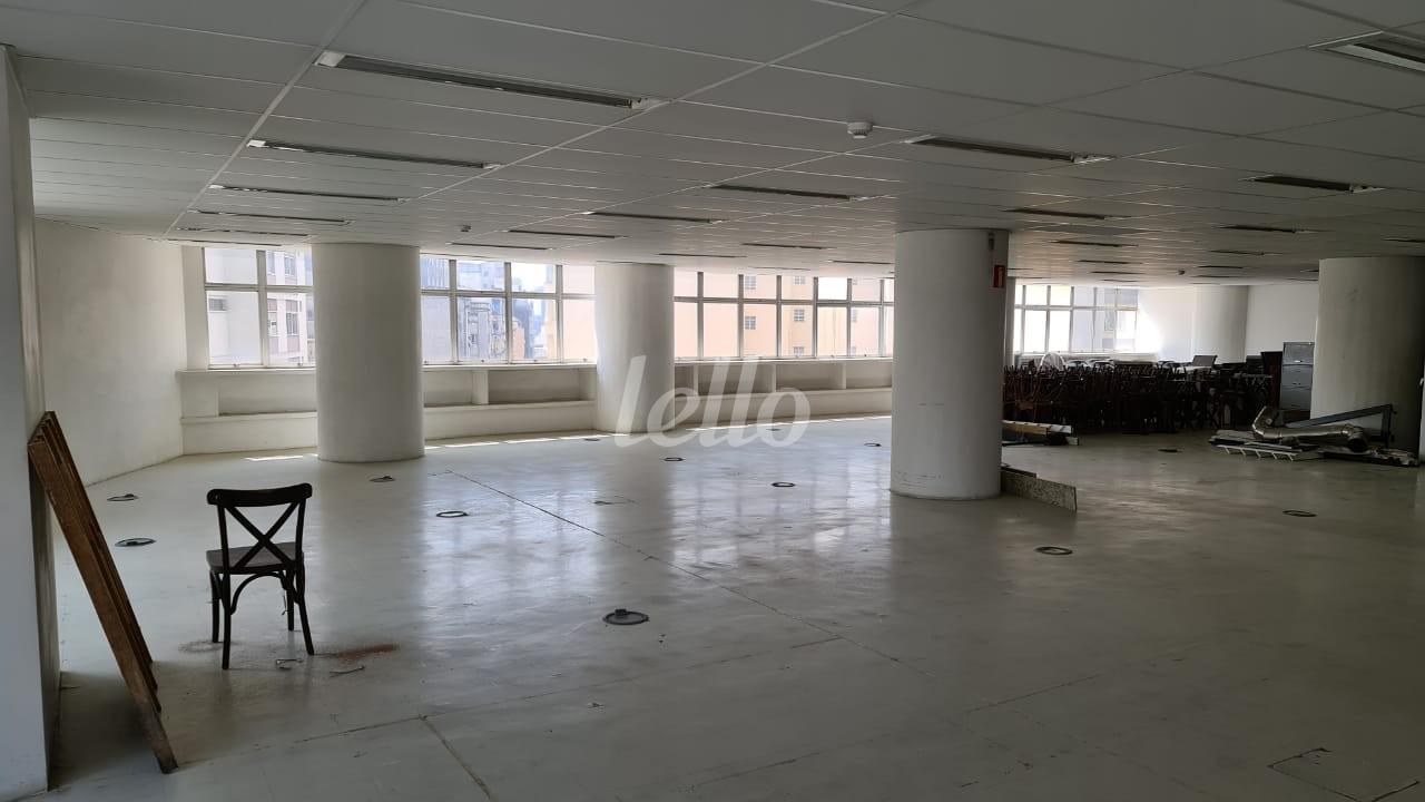 ANDAR de Sala / Conjunto para alugar, Padrão com 840 m², e em República - São Paulo