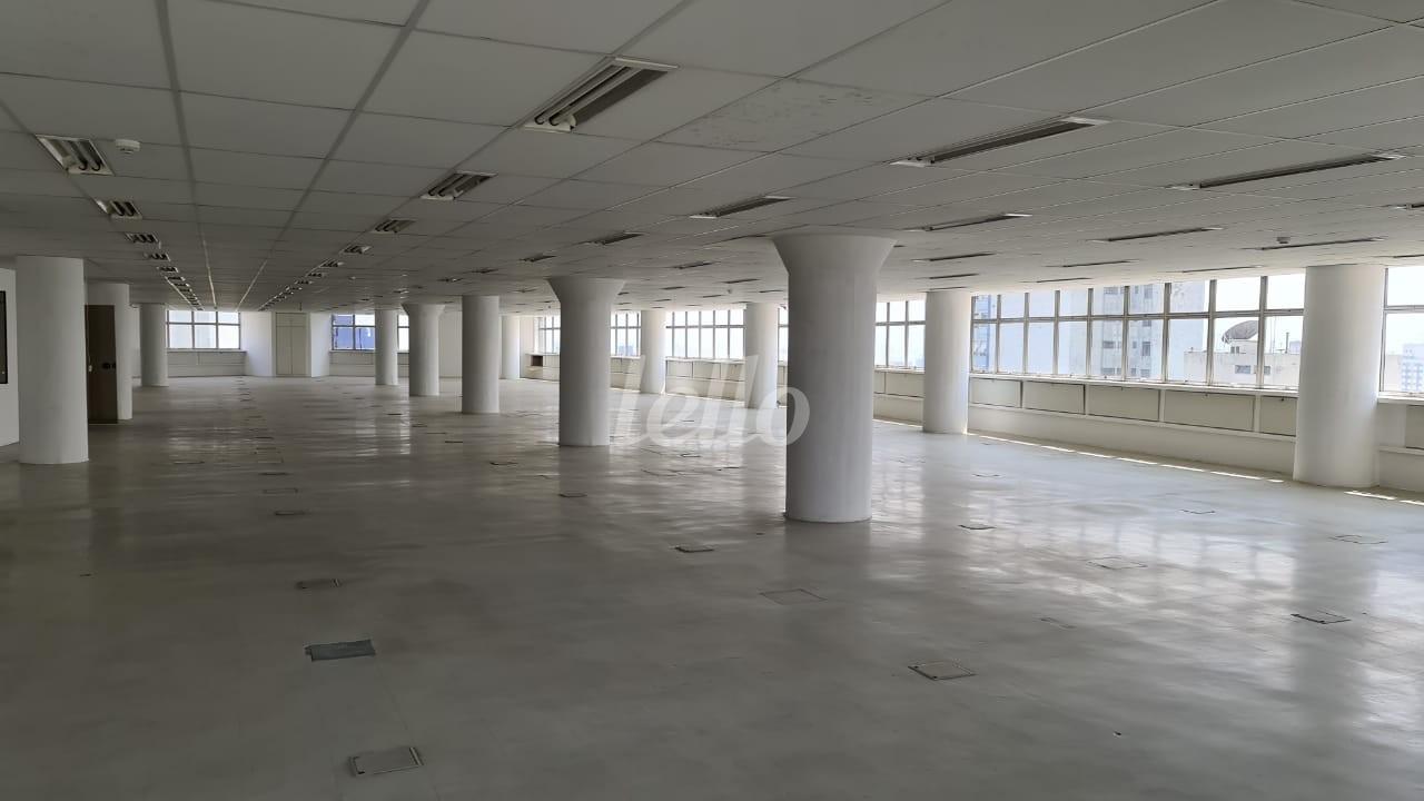 ANDAR de Sala / Conjunto para alugar, Padrão com 840 m², e em República - São Paulo