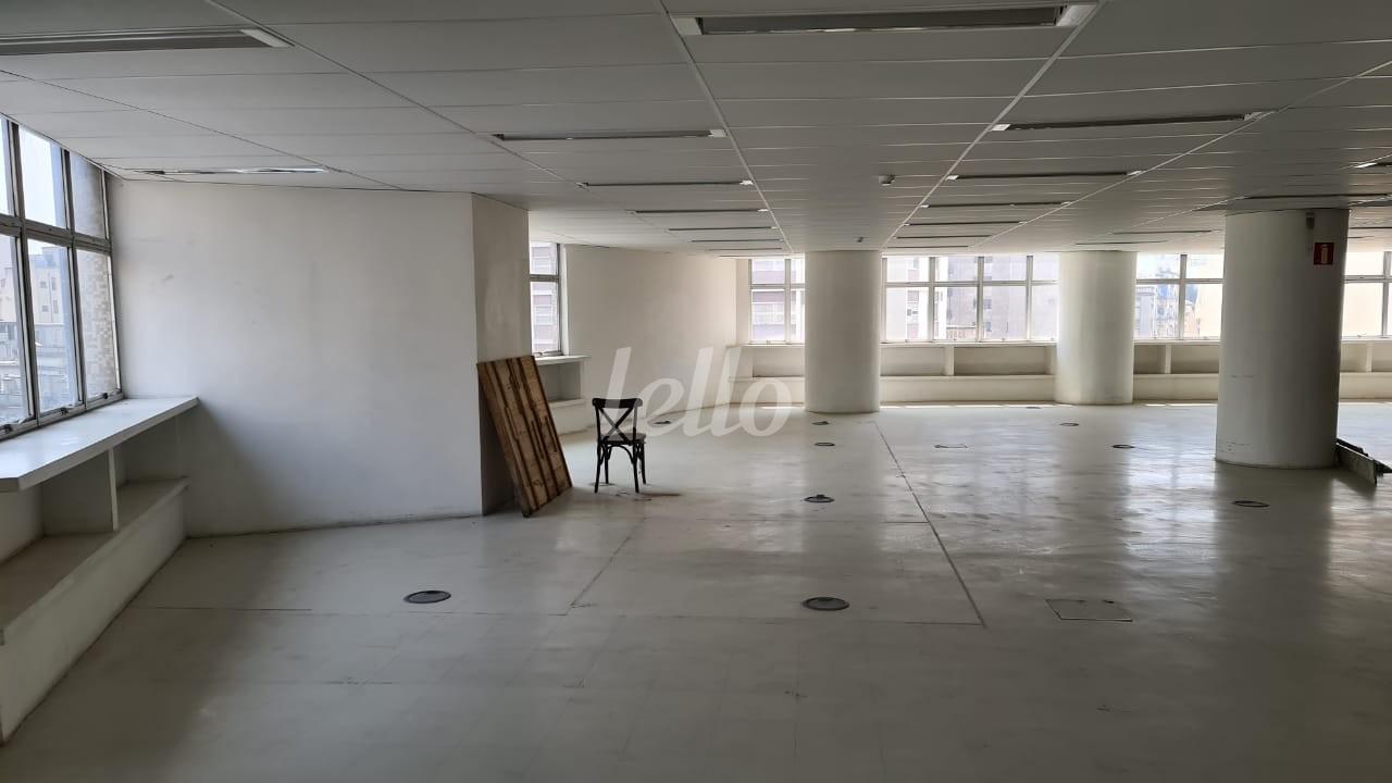 ANDAR de Sala / Conjunto para alugar, Padrão com 840 m², e em República - São Paulo