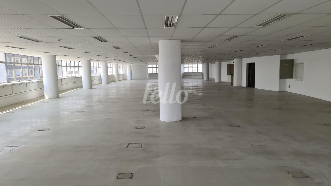 ANDAR de Sala / Conjunto para alugar, Padrão com 840 m², e em República - São Paulo