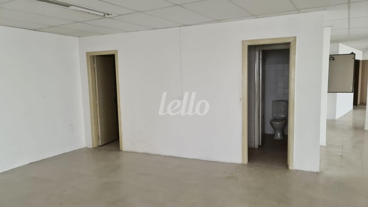 ANDAR de Sala / Conjunto para alugar, Padrão com 840 m², e em República - São Paulo